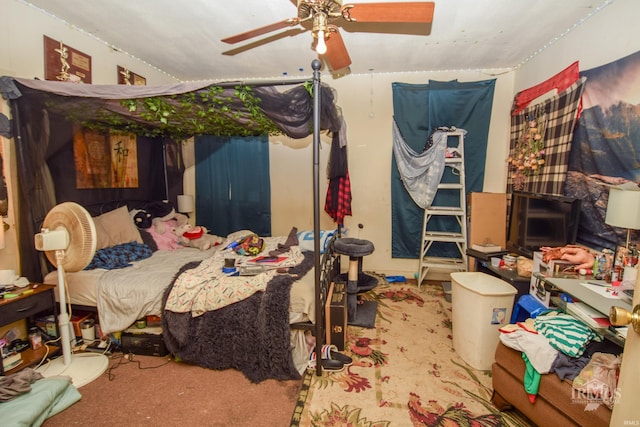 bedroom featuring ceiling fan