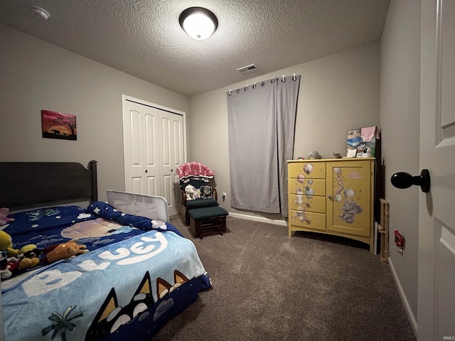 carpeted bedroom featuring a closet and a textured ceiling