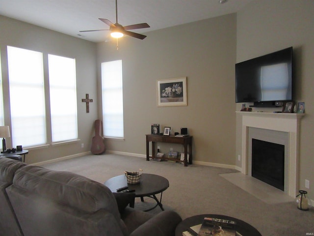 carpeted living room featuring ceiling fan