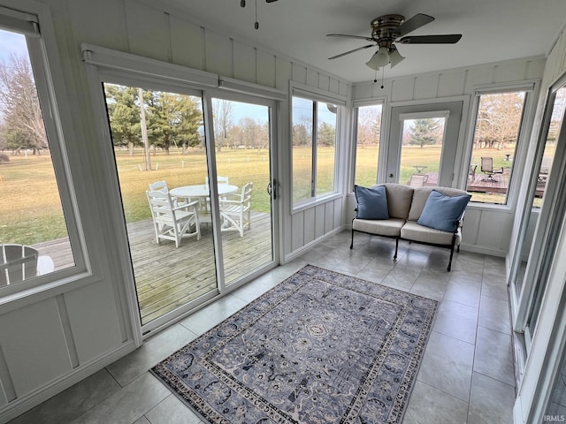 sunroom / solarium with ceiling fan