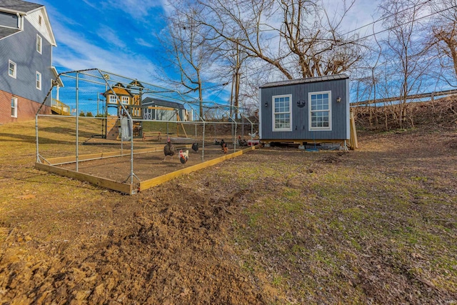 view of yard with a storage shed