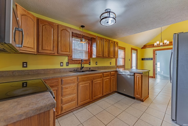 kitchen featuring sink, decorative light fixtures, stainless steel appliances, and kitchen peninsula