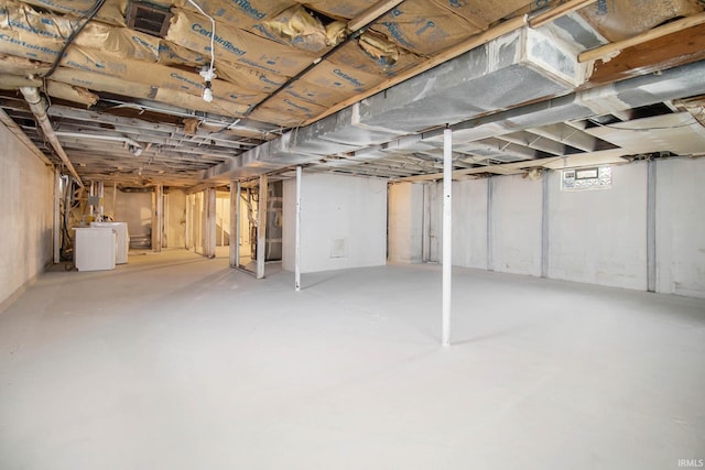 basement with washer / dryer