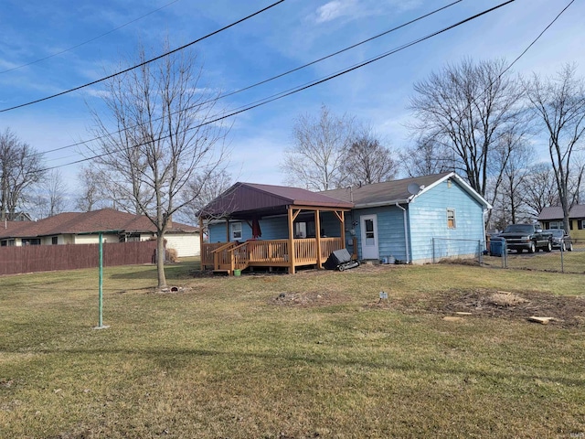 view of front of property featuring a wooden deck and a front yard