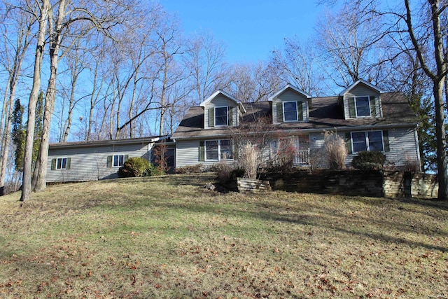 cape cod house featuring a front lawn