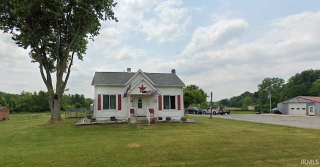 view of front facade with a front lawn