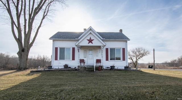 view of front of home featuring a front lawn