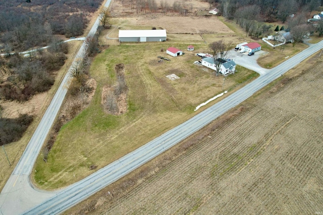 birds eye view of property featuring a rural view