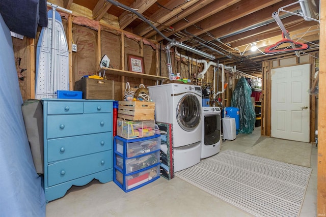 basement featuring washing machine and clothes dryer