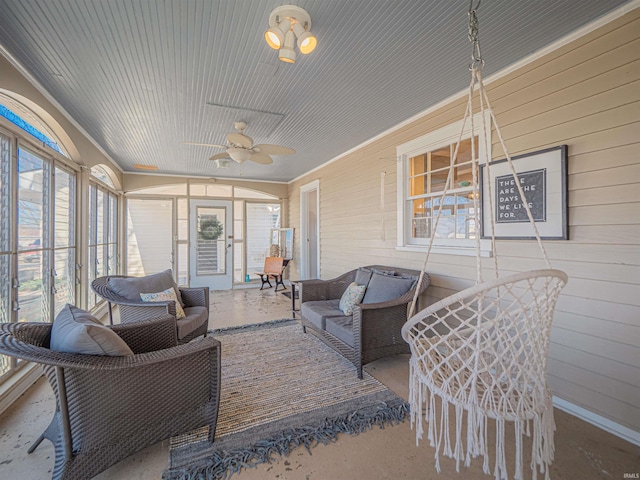 sunroom with ceiling fan