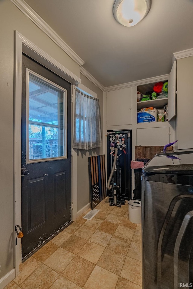 laundry room featuring crown molding and washer / dryer