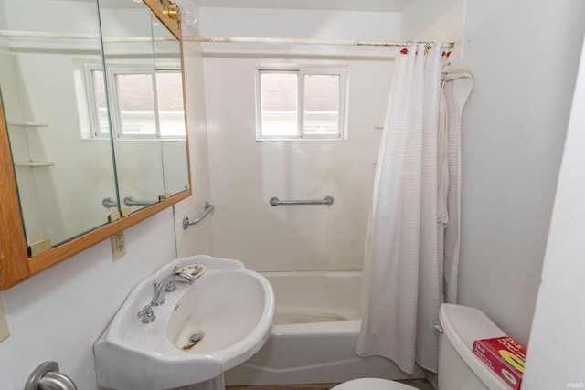 full bathroom with sink, toilet, and shower / bath combo