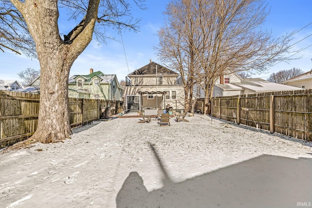 view of yard featuring an outdoor fire pit