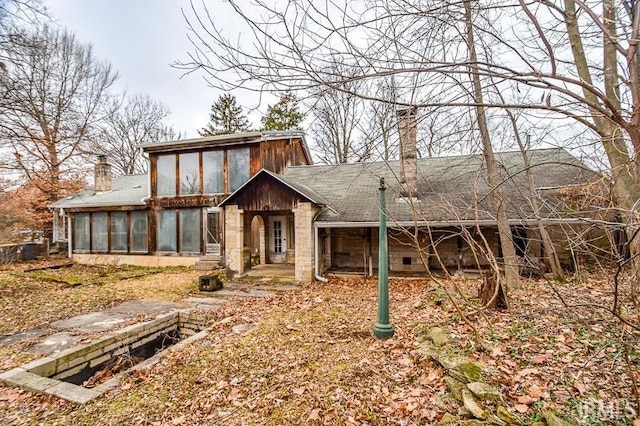 view of front facade featuring a sunroom