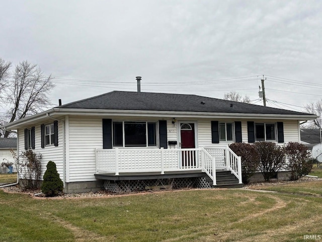 single story home featuring a front lawn