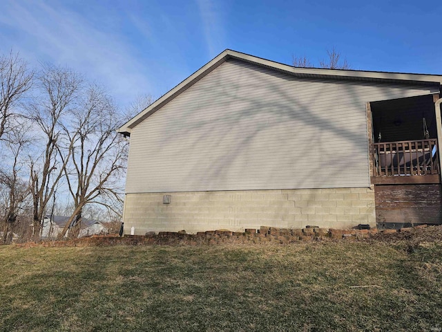 view of side of property with a lawn