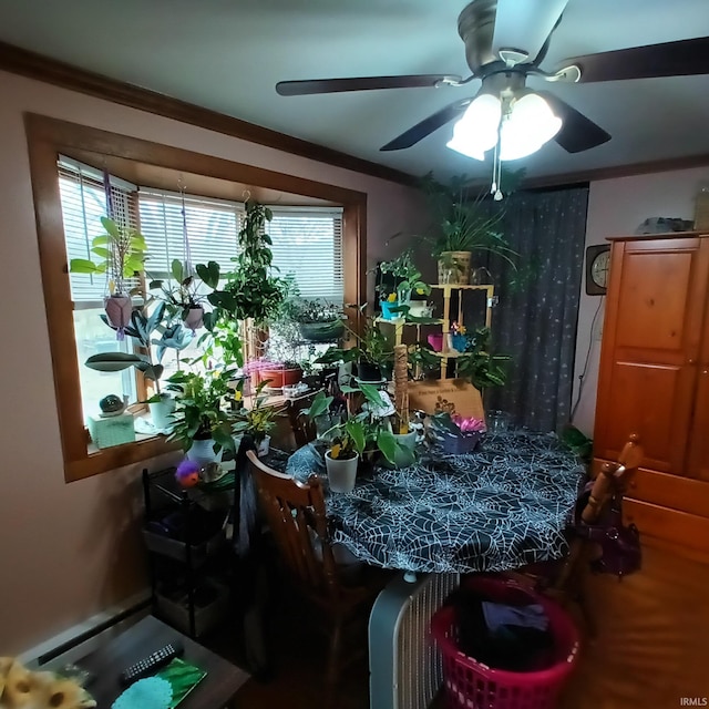 dining space with ornamental molding