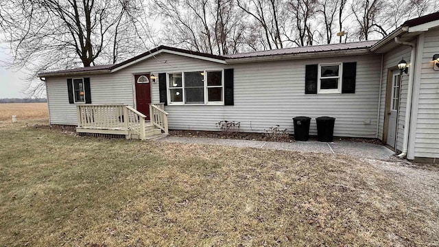 view of front of home with a front lawn