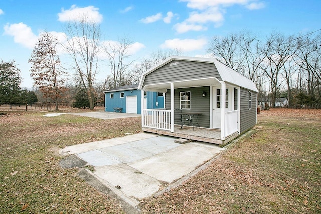 view of front of house with a porch, a garage, and a front yard