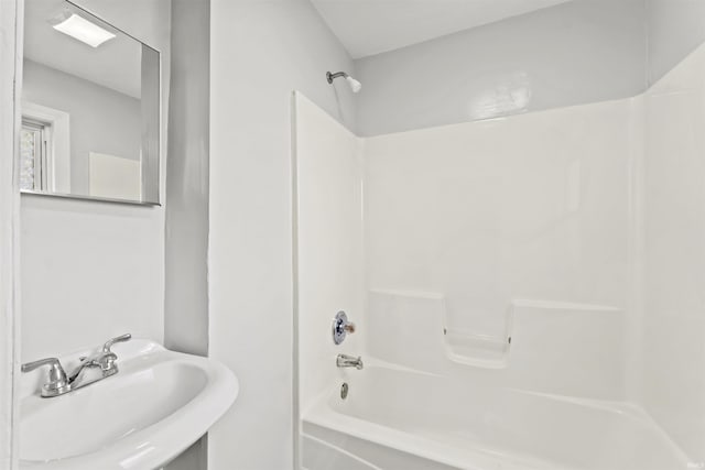 bathroom with sink and shower / bathtub combination