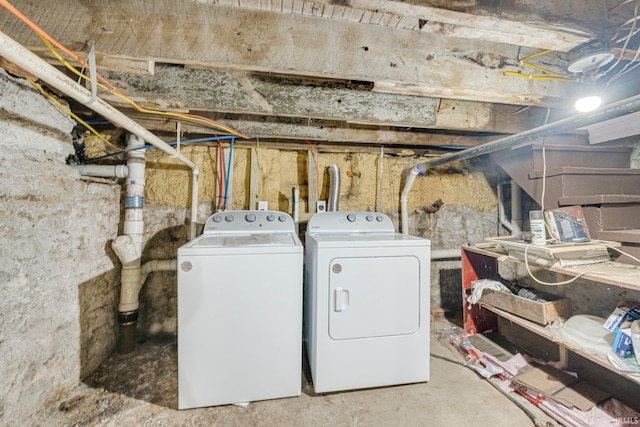 laundry room with washing machine and dryer