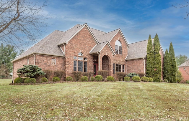 front of property featuring a front lawn