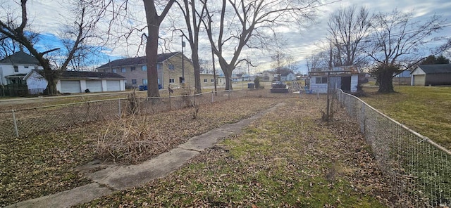 519 W 5th St, Mount Carmel, IL 62863 - view of yard