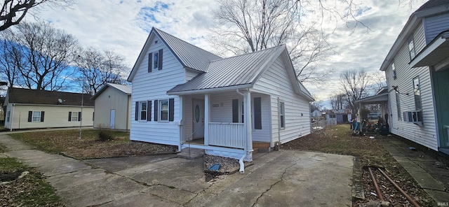 519 W 5th St, Mount Carmel, IL 62863 - bungalow with covered porch