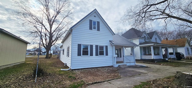 519 W 5th St, Mount Carmel, IL 62863 - view of bungalow