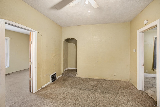 unfurnished room featuring carpet flooring and ceiling fan