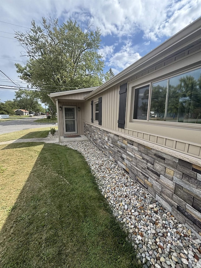 view of side of property featuring a yard