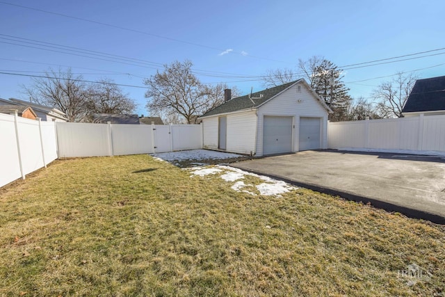 view of yard with a garage and an outdoor structure