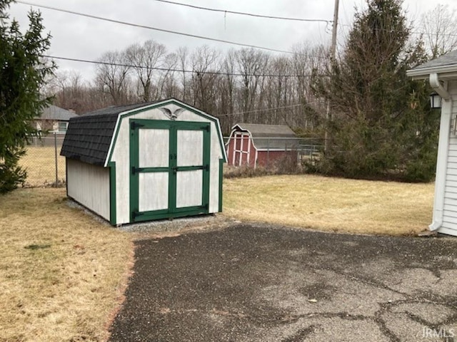 view of outdoor structure with a yard