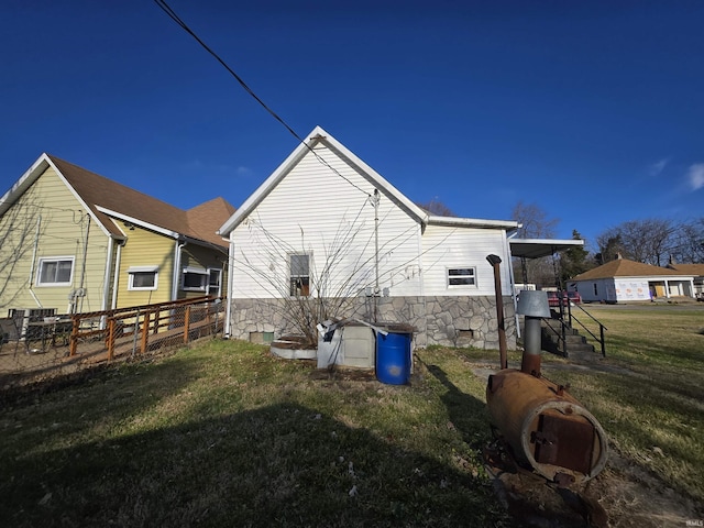 view of side of property featuring a yard