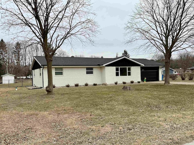 view of front of home featuring a garage and a front yard