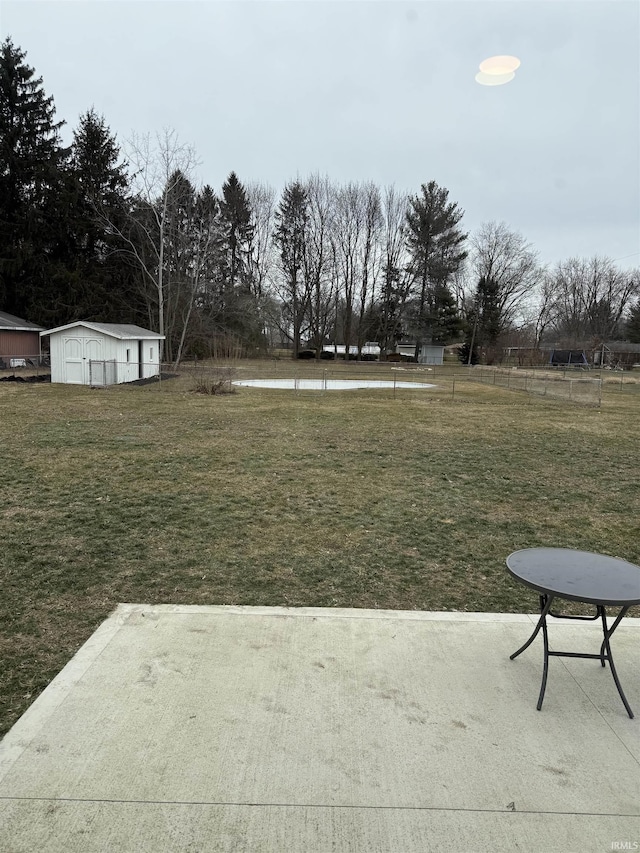 view of yard with a patio area