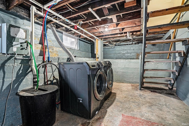 laundry room featuring washer and clothes dryer