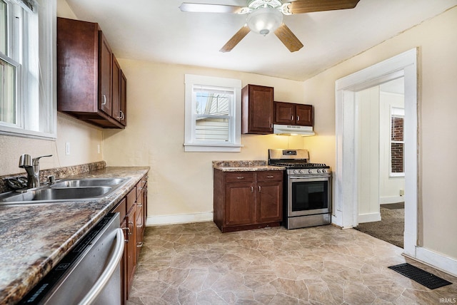 kitchen with stainless steel appliances, sink, dark brown cabinetry, and ceiling fan