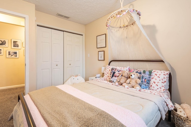 bedroom featuring carpet floors, a closet, and a textured ceiling