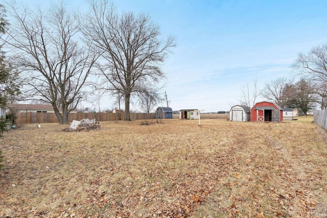 view of yard with a shed