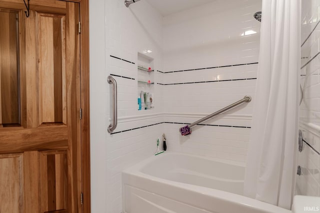 bathroom with shower / tub combo with curtain