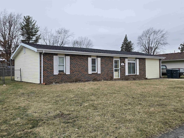 single story home with a front lawn