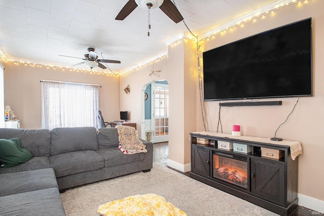 living room with crown molding and ceiling fan