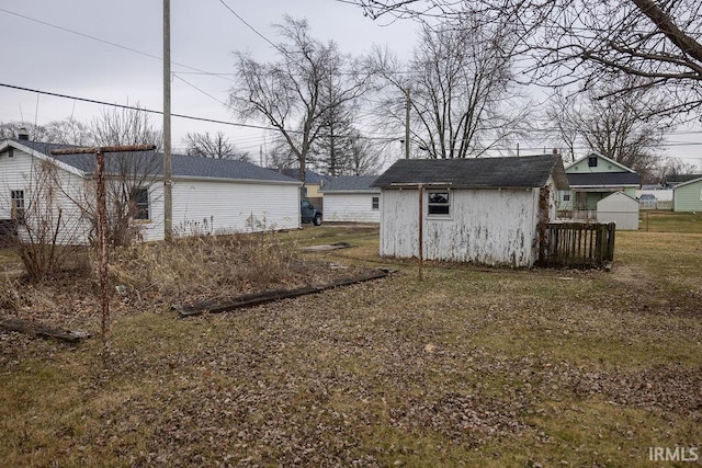 back of house featuring a shed