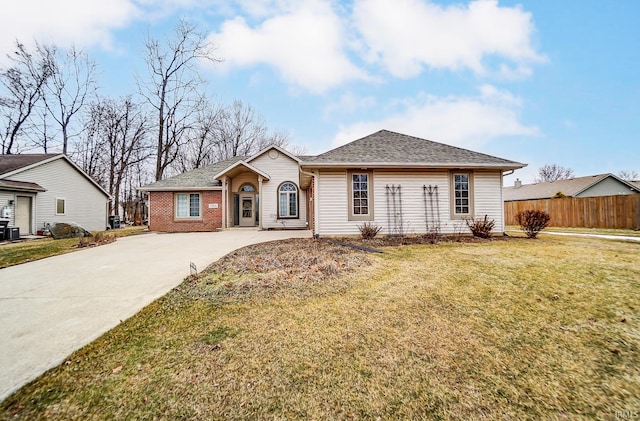 ranch-style house featuring a front yard