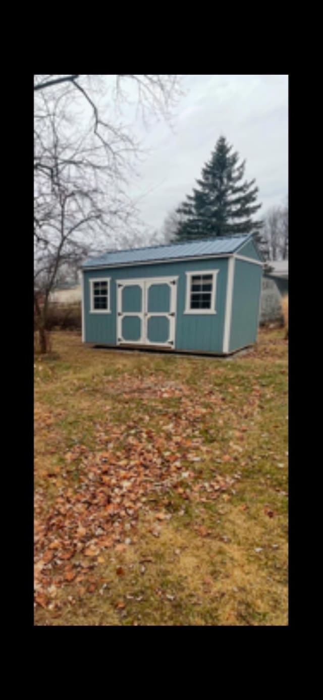 view of outbuilding