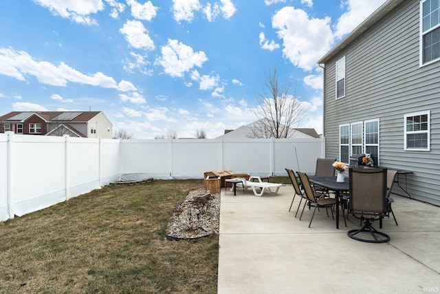 view of yard with a patio