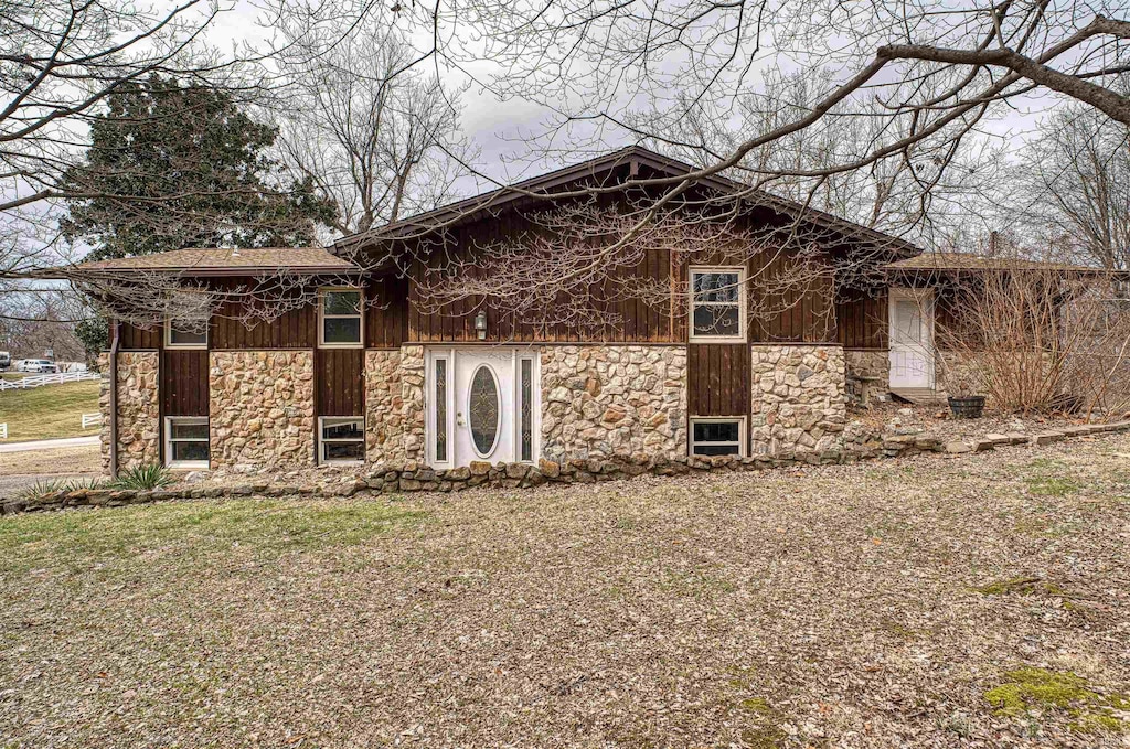 view of front of home with a front yard