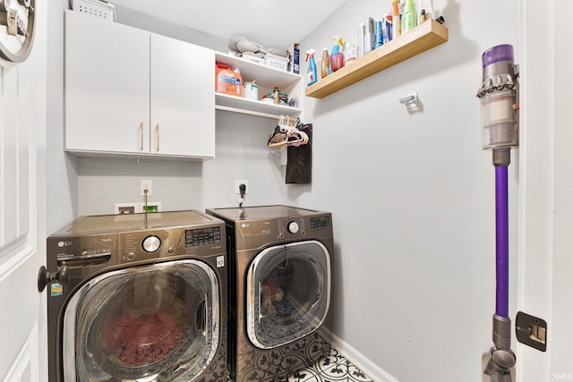 laundry room with washer and clothes dryer and cabinets