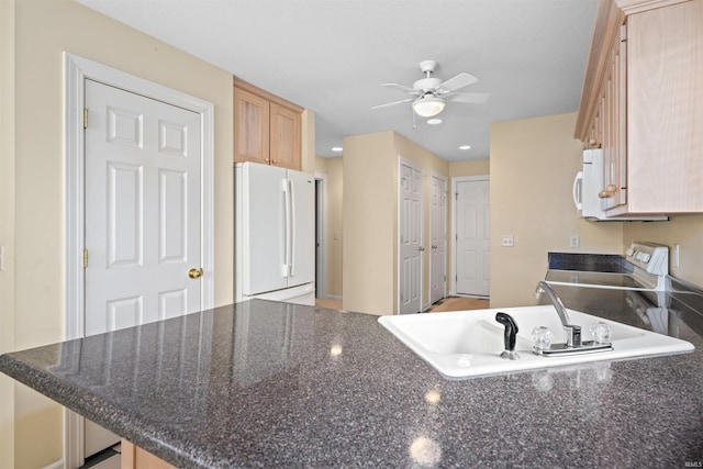 kitchen with sink, white appliances, light brown cabinets, kitchen peninsula, and ceiling fan